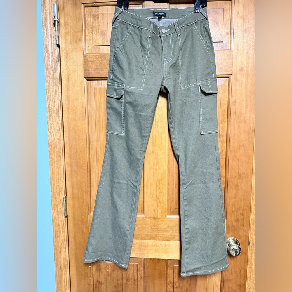 True Religion cargo jeans pocket bootcut jeans green Kalamata size 28 NWOT - Picture 4 of 12